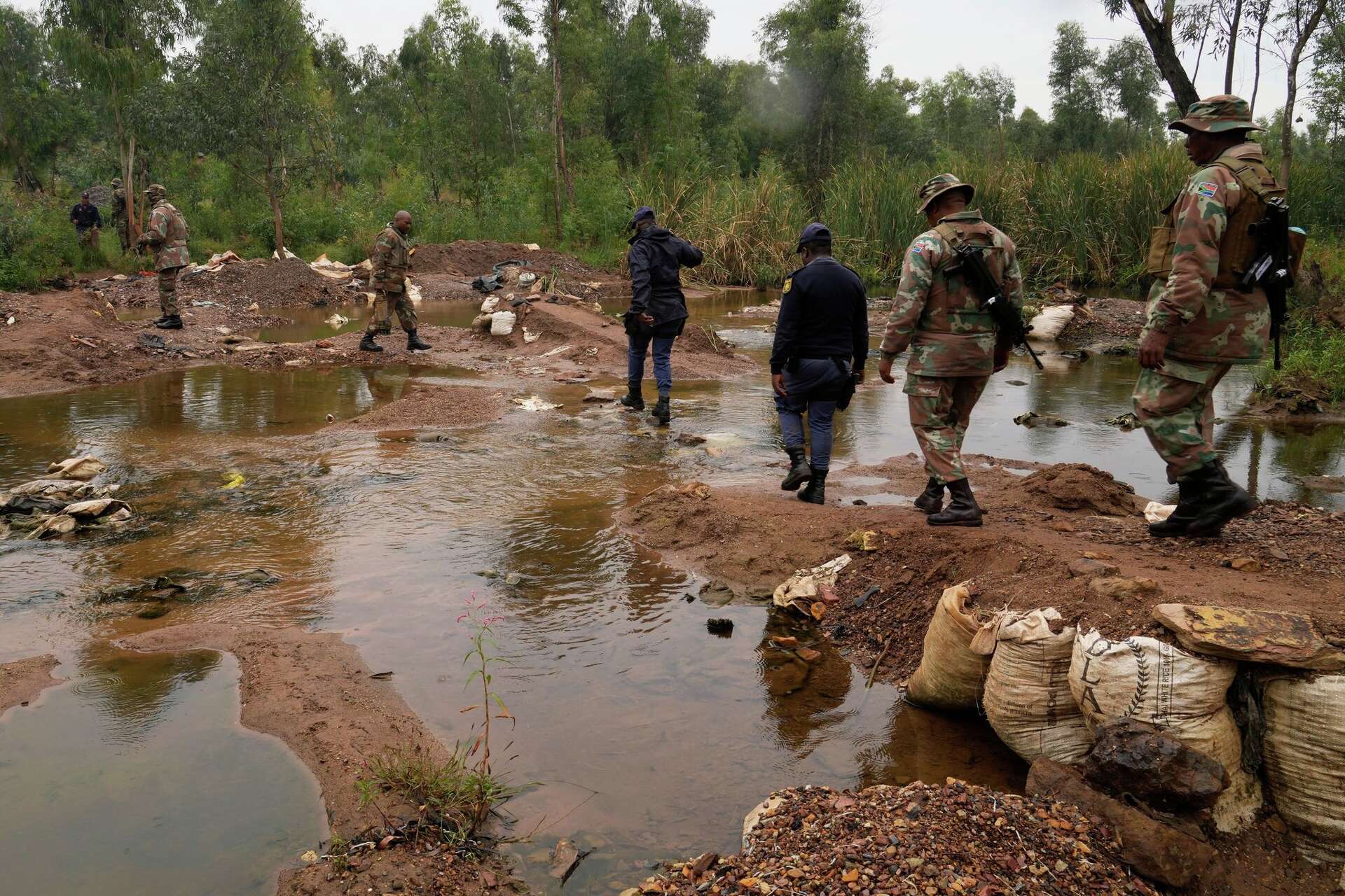Disgruntled soldiers turn to illegal mining for survival